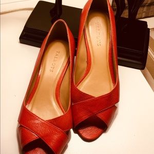 Excellent red orange shoes